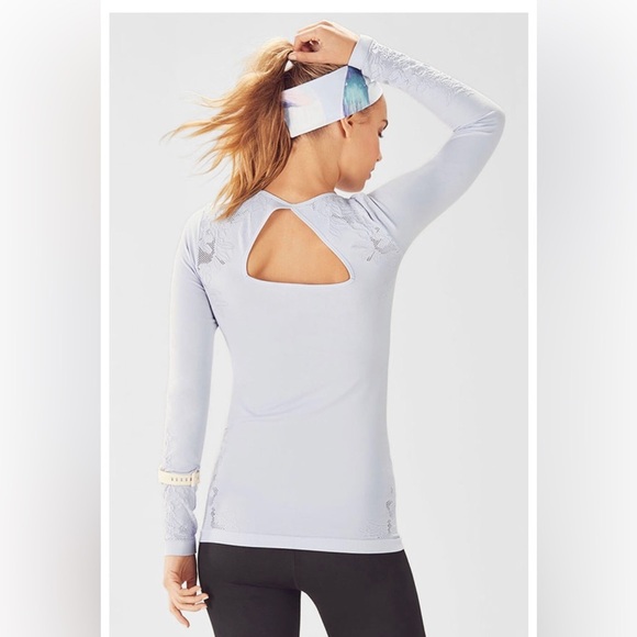 *NWT* Fabletics Women’s M Blue Elise Seamless Floral Keyhole Long-Sleeves Top - Picture 2 of 13